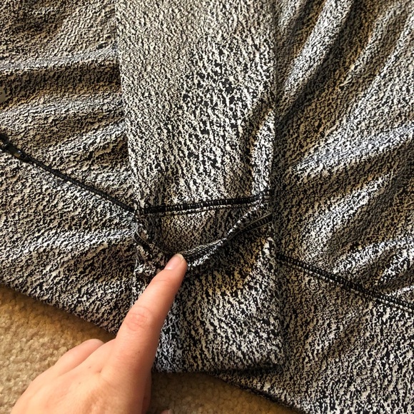 Lululemon long sleeve pullover size 4 - Picture 4 of 4